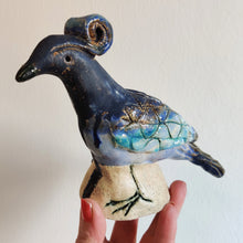 Indlæs billede til gallerivisning The very blue bird - skulptur